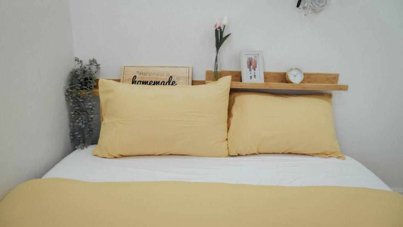 Bloomin' Moon Hostel & Cafe, Chiang Mai Old Town Bagian luar foto