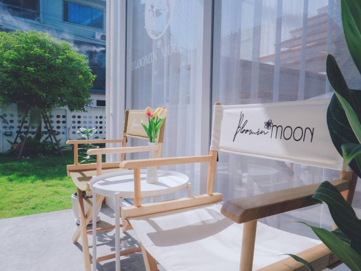 Bloomin' Moon Hostel & Cafe, Chiang Mai Old Town Bagian luar foto